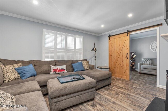 Building Photo - 114 Wellington Pl