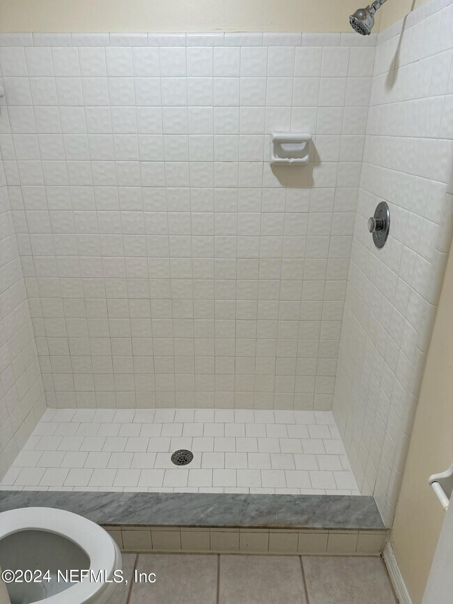 Building Photo - 7620 Baymeadows Cir W