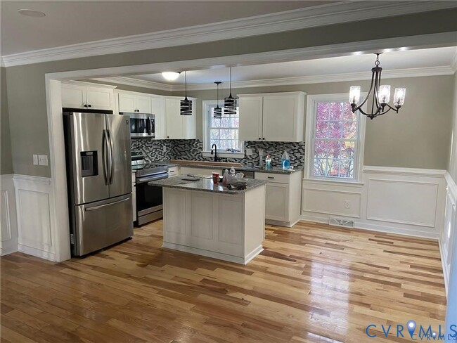 Building Photo - 746 St John Saint