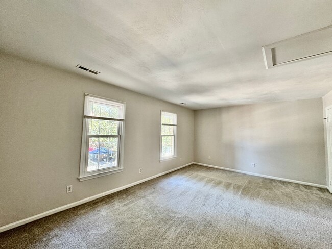 Building Photo - All Brick, End Unit Townhome in Kempsville...