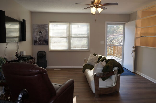Building Photo - 6343 Cadbury Dr NW