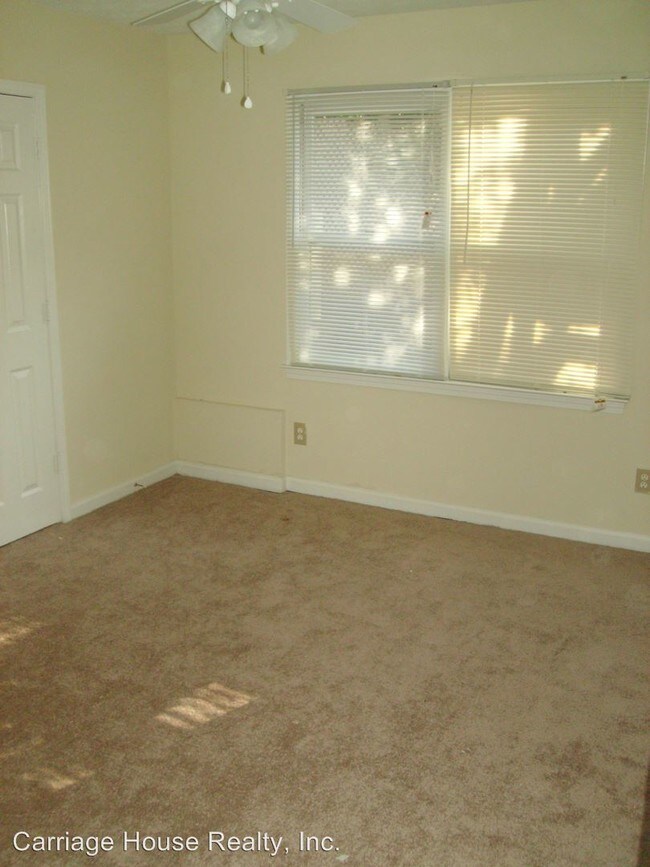 Building Photo - 3 br, 2 bath Apartment - 135 Barrington Drive