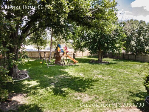 Building Photo - 15730 W Locust St