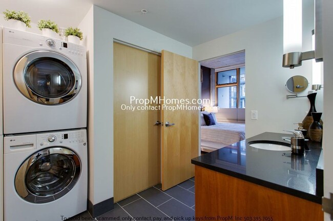 Building Photo - Luxury Goose Hollow Living – 1 Bedroom + B...