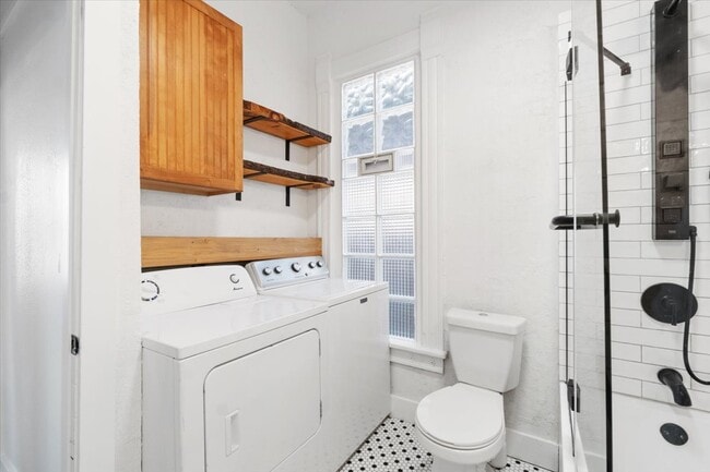 Building Photo - 1103 Lipan St