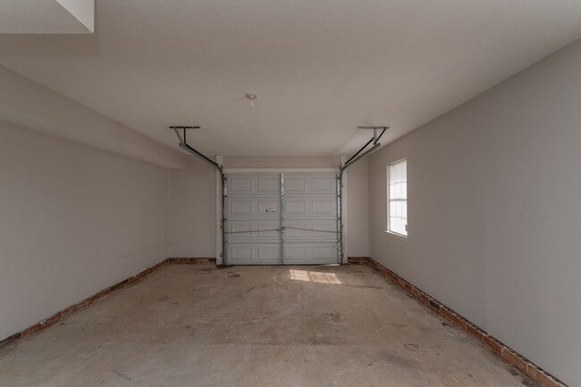 Building Photo - 3 Bed/2.5 Bath House for Rent in Martinez w/ Garage & Fenced Back Yard