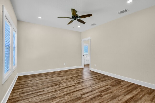 Building Photo - 412 Carneros Dr