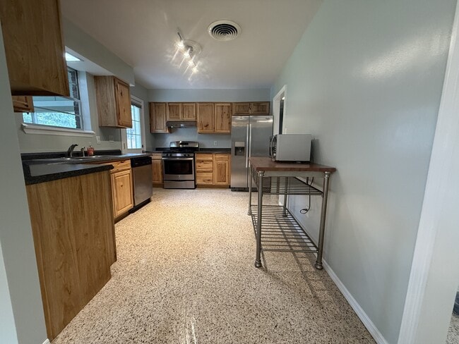 Building Photo - 2803 Smilax Ave