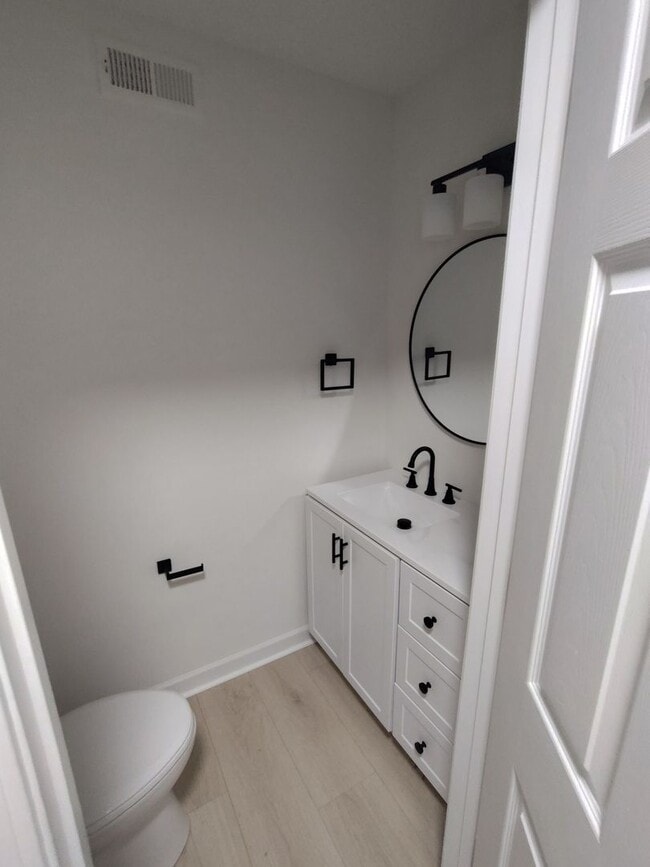 Building Photo - Beautiful cul-de-sac home - Lots of Upgrades