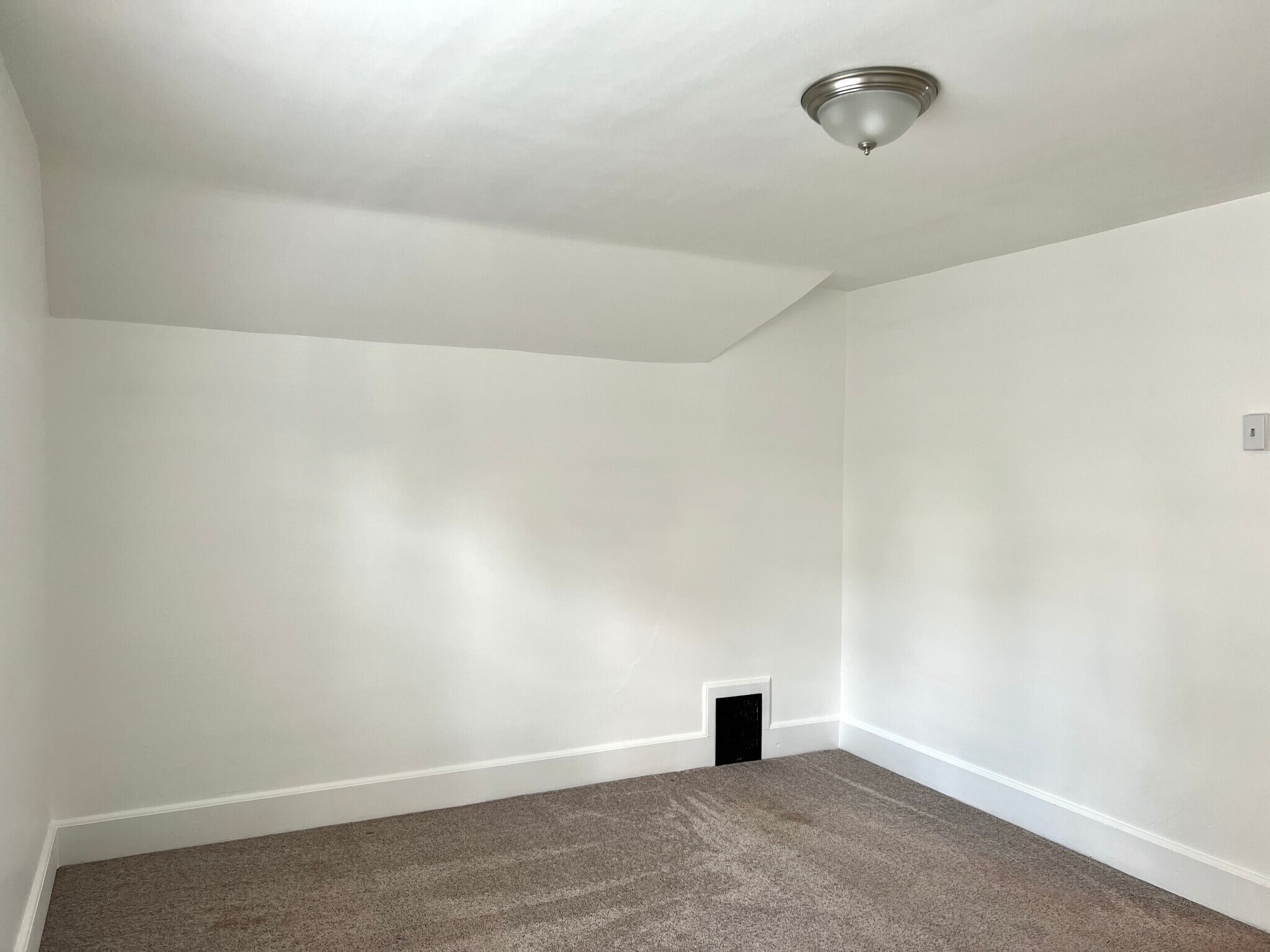 Building Photo - 27 Reed St