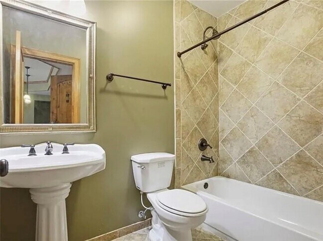 Building Photo - 845 Botanica Way