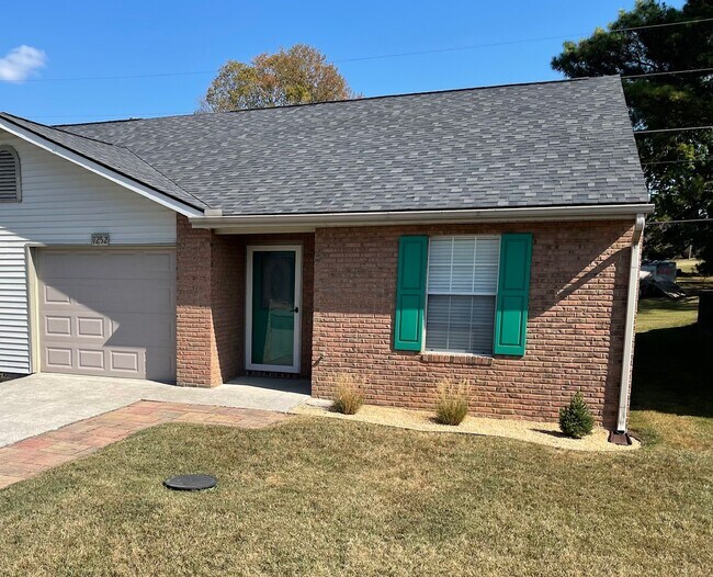 Front Exterior - 7252 Lyngate Blvd