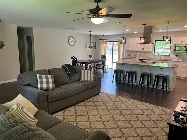 Building Photo - 2224 Magnolia Ave