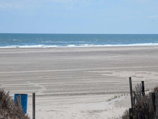 Building Photo - 3801 Boardwalk