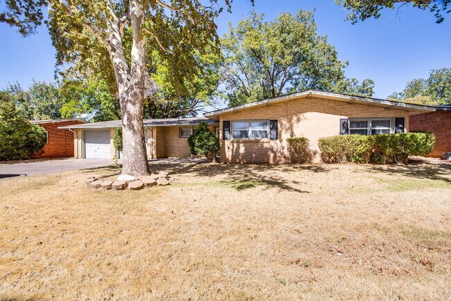 Primary Photo - Large 4 bedroom!