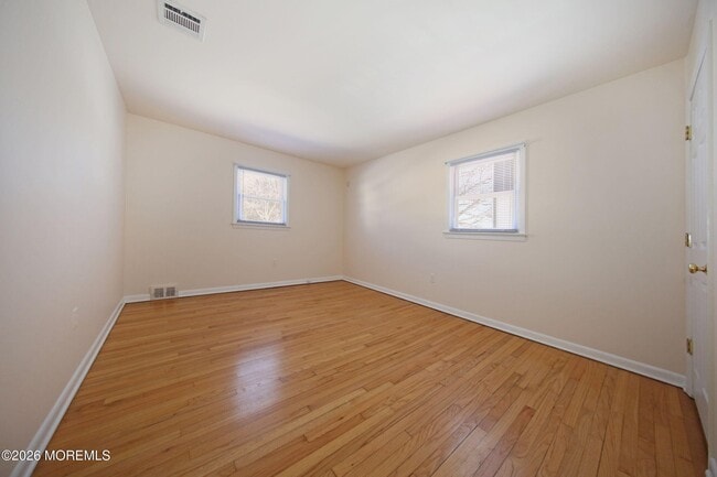 Building Photo - 8 Viola Ave