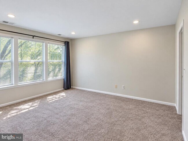 Building Photo - 207 Salem Ct