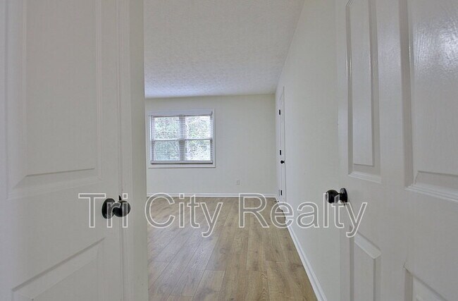 Building Photo - 150 Drennan Dr