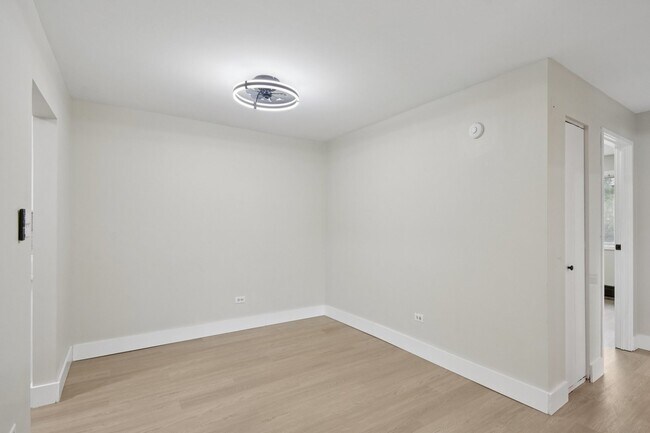 Building Photo - 226 Shorewood Dr
