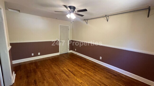 Building Photo - 2 Primary Suites + Huge Yard in Markham - ...