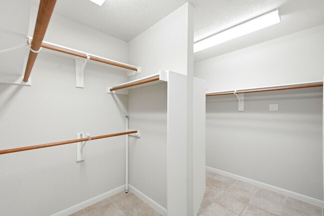 Building Photo - 3126 Waters View Dr