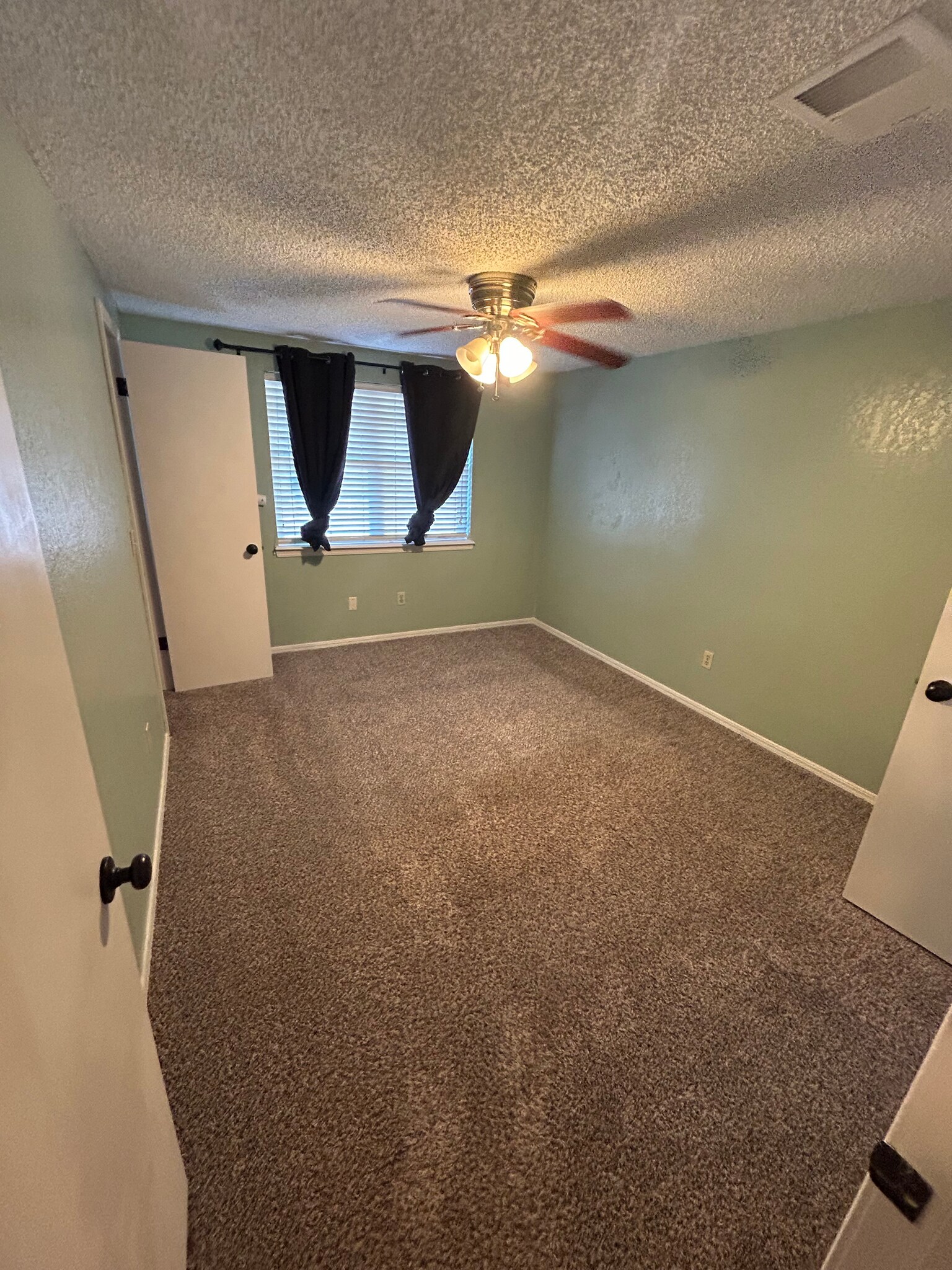 Building Photo - 4220 SE 49th Ter