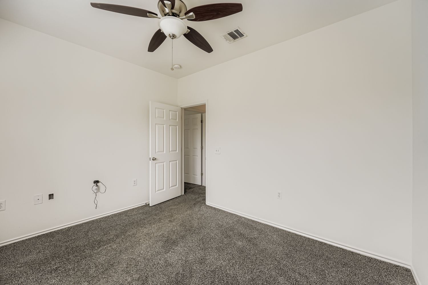 Upstairs bedroom 3 - 7207 Bethune