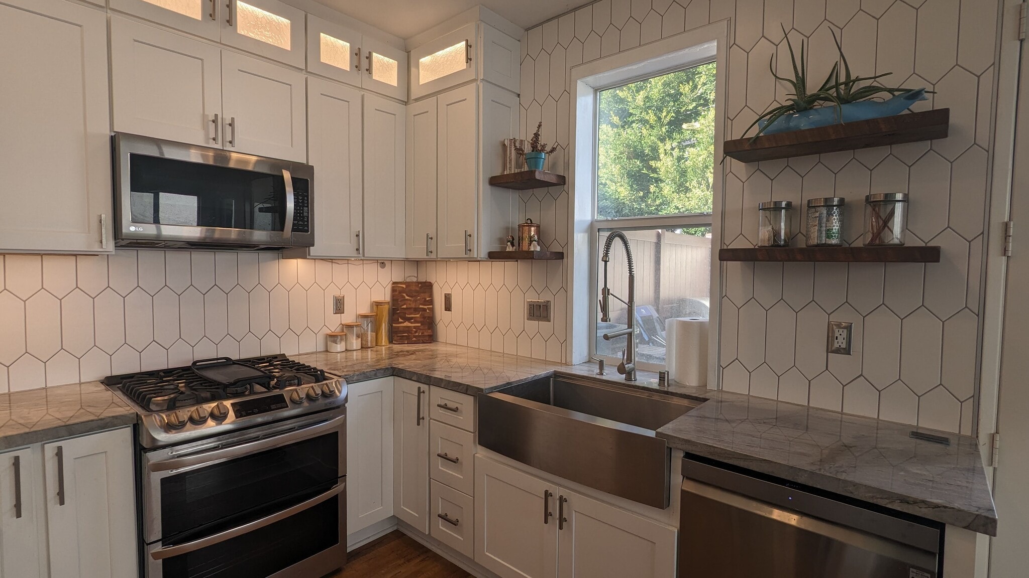 Building Photo - 1554 Plymouth Ln