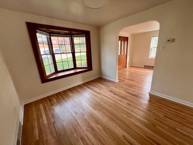 Building Photo - Pittsburgh - 2 Bedroom 1.5 Bathroom - Home...