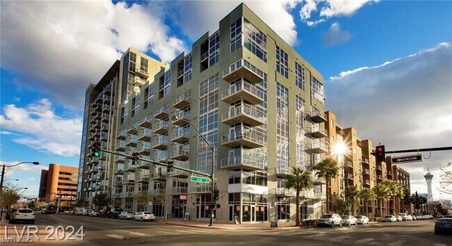 Building Photo - 353 E Bonneville Ave