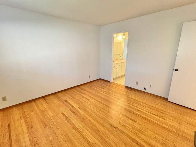 Building Photo - 959 Wallace Dr