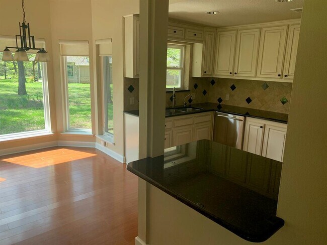 Building Photo - 110 Seminole Cove