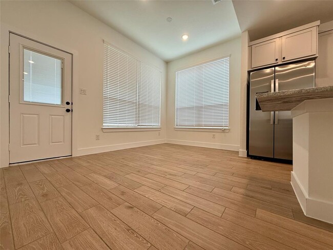 Building Photo - 31015 Myers Hvn Ln
