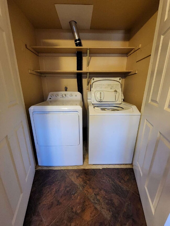 Building Photo - 406 Denning Ct