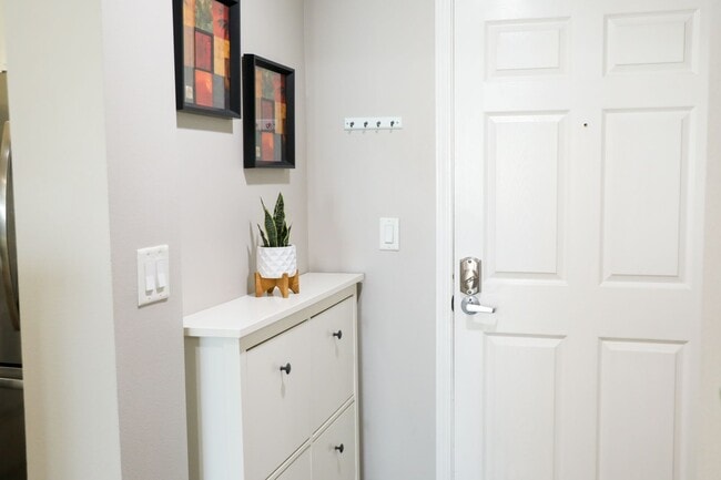 Building Photo - THE UPTOWN | Modern | Furnished | Bankers Hill Condo | Across from Balboa Park