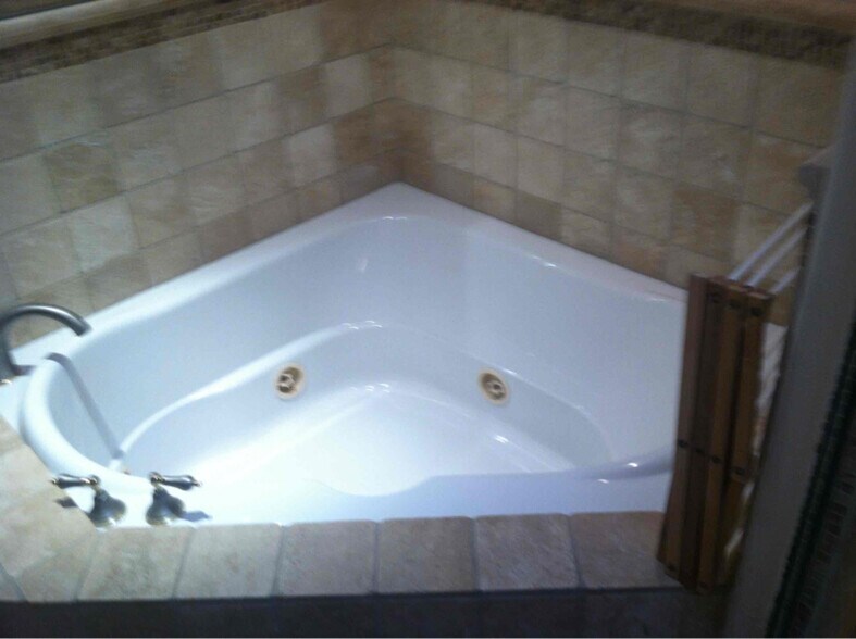 Building Photo - 1412 Graham St