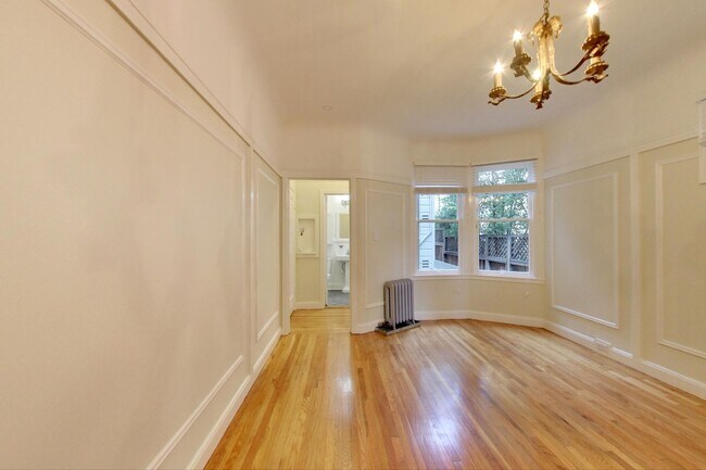 Building Photo - Gorgeous Studio, Steps from the Park with ...