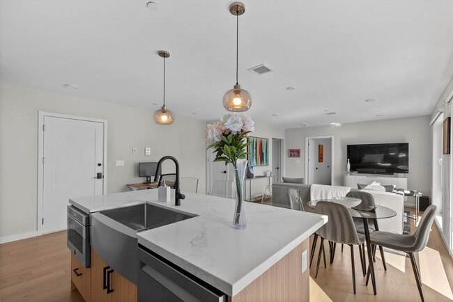 Building Photo - 457 W Broadway