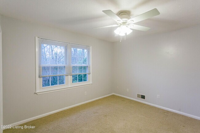 Building Photo - 2417 Ashwood Dr