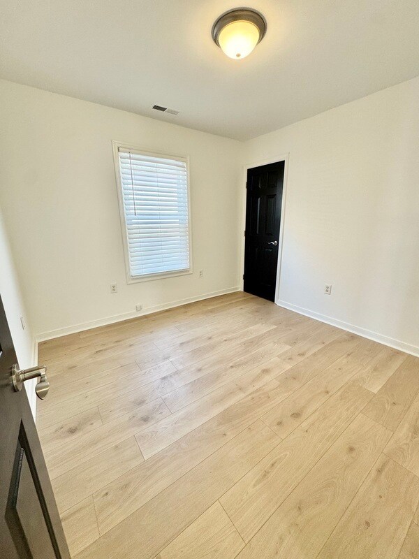 Building Photo - 1214 Bainbridge St