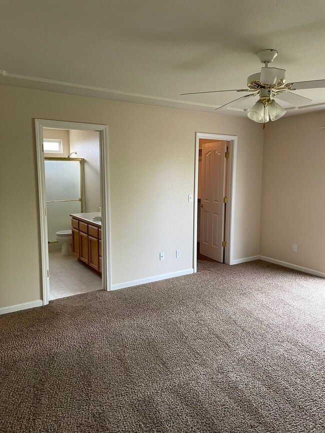 Building Photo - 4 BED 2 BATH LOCATED IN THE RAVENWOOD SUBDIVISION