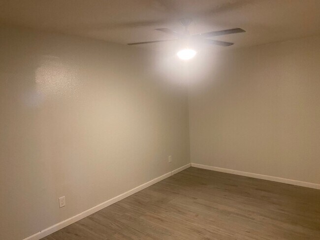 Building Photo - Santa Ana Junior 1 Bedroom 1 Bath Condo - Ground Floor - Gated - Pool/Spa