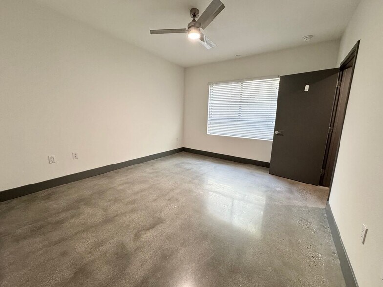 Building Photo - 3743 Midvale Ave