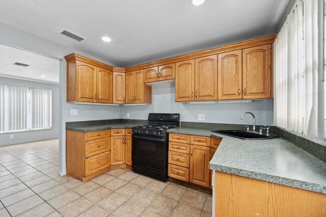 Building Photo - 820 Carlotta Ct