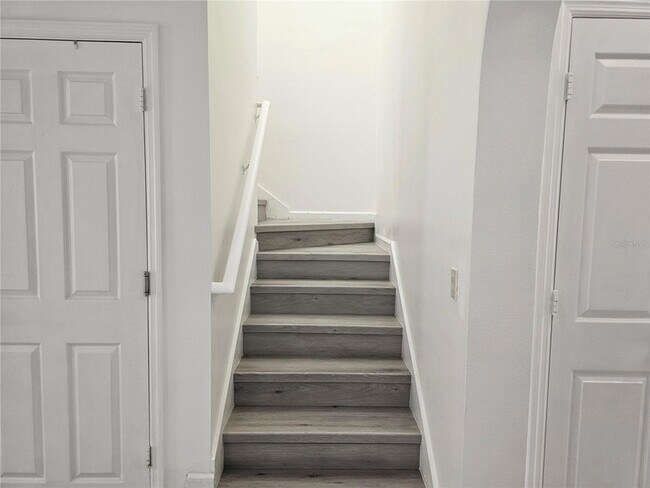 Building Photo - 9153 Oak Fern Dr