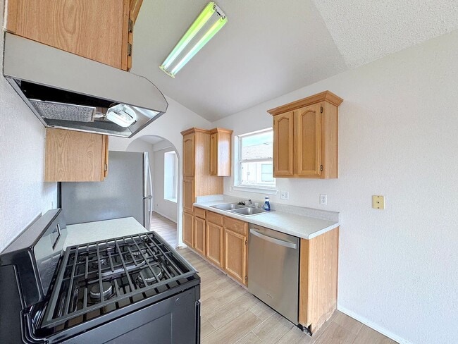 Building Photo - East El Paso 2bed/2Bath Duplex!