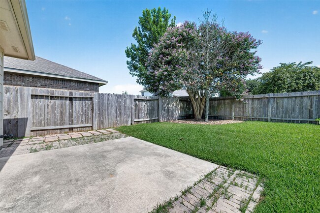 Building Photo - 26810 Henson Falls Dr