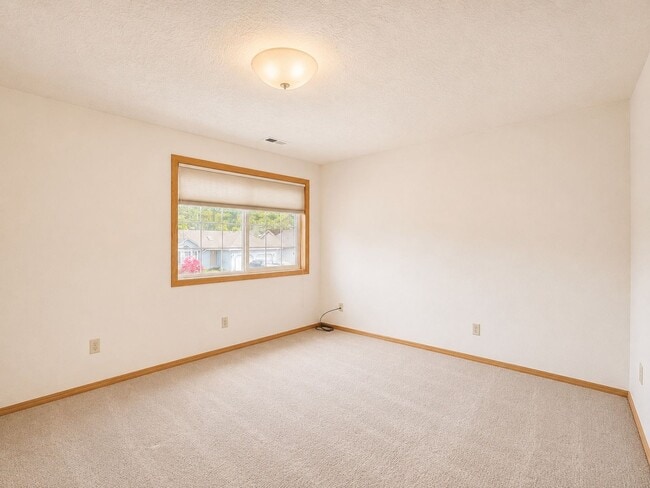 Building Photo - 226 Sparks Dr