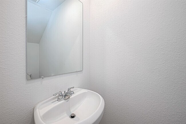 Building Photo - 719-719 Falling Cave Dr
