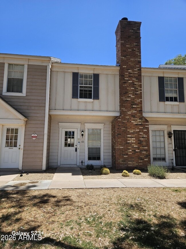 Building Photo - 1600 N Saba St